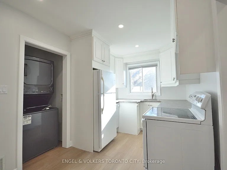 139 Queen St #MAIN FLOOR — Photo 10