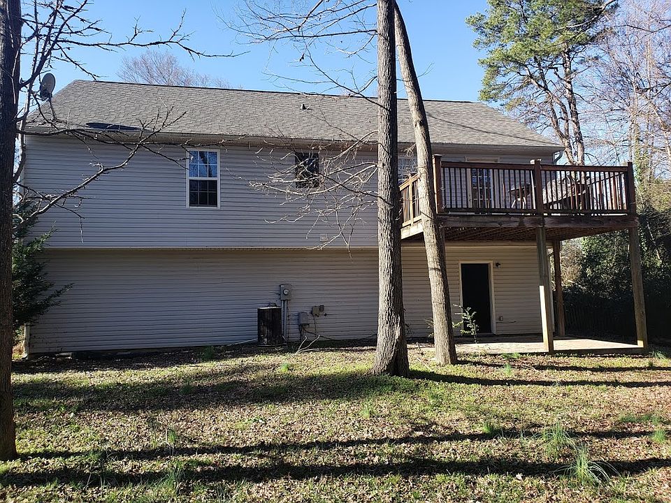2nd image of 826 Mount Holly Huntersville Rd