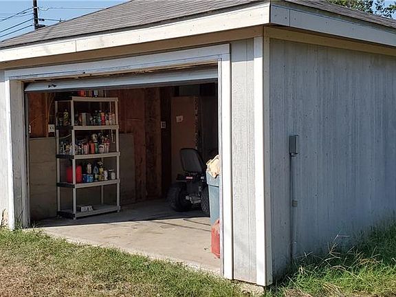 5th image of 3912 Lakecliff Dr