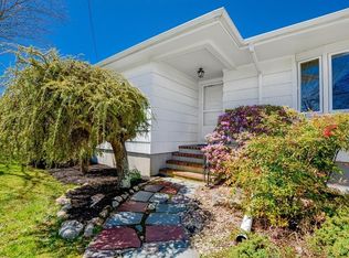 581 Russells Mills Rd, Dartmouth, MA 02748