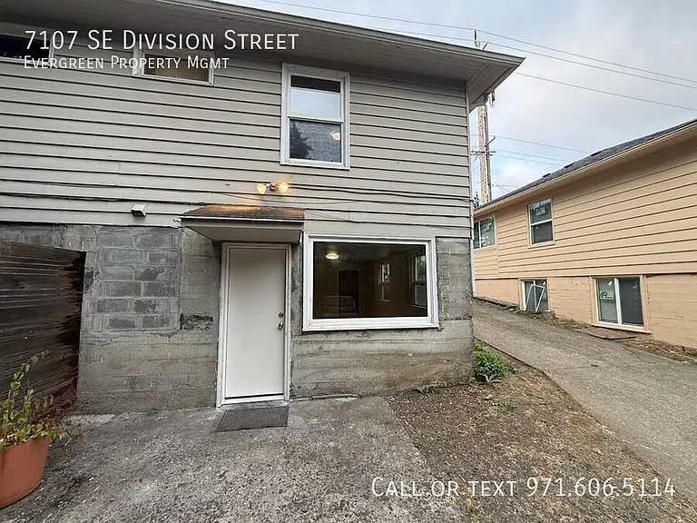 7107 SE Division St — Photo 26