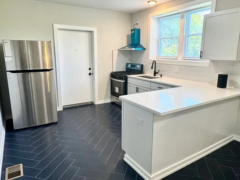 1110 W Marquette Rd #1 — Photo 2