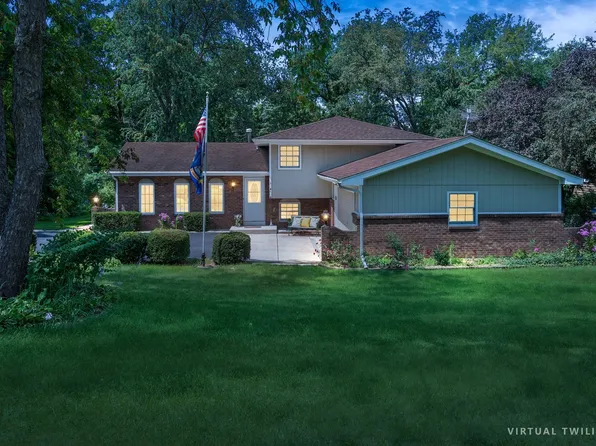 4N210 Wiant Rd, West Chicago, IL 60185