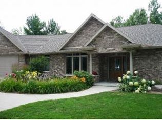 3585 Flintlock Ct, Suamico, WI 54173