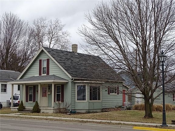 3rd image of 709 W Main St