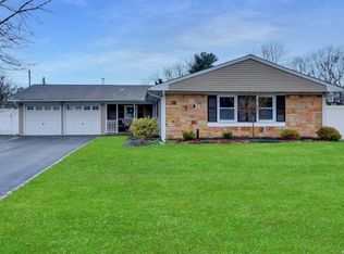 4 Ballad Ln, Stony Brook, NY 11790