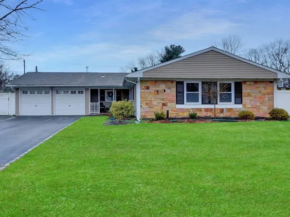 4 Ballad Lane, Stony Brook, NY 11790