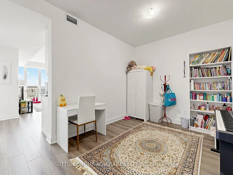 20 Gatineau Dr #1708E — Photo 13