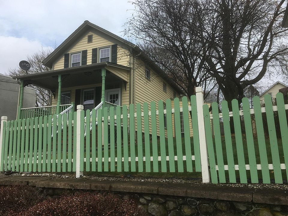 2nd image of 220 Main St