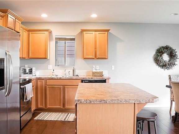 OPEN KITCHEN W/ ISLAND
