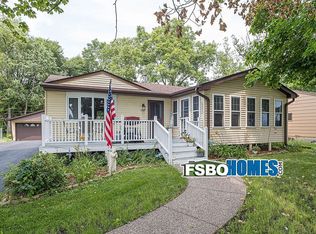 907 4th St, Hampton, IL 61256