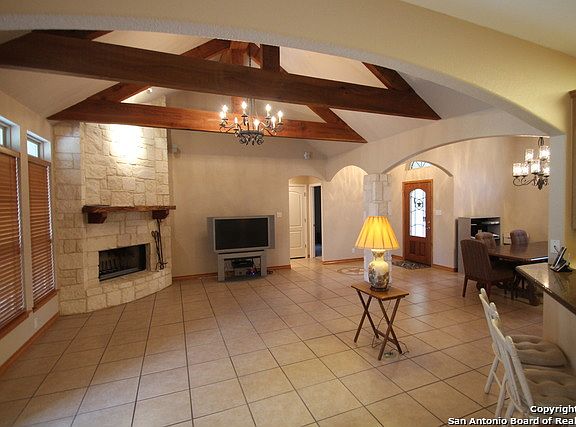 5th image of 446 Settlers View Dr