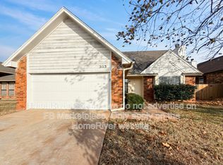 2113 NE 9th St, Moore, OK 73160