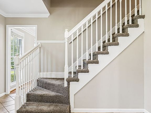 5th image of 613 Edenburg Dr