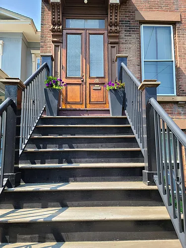 28 Trumbull St Photo 1