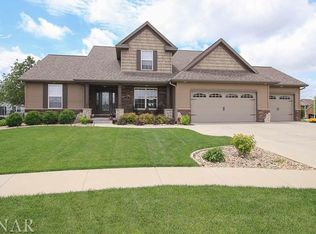 4 Ranney Ct, Bloomington, IL 61705