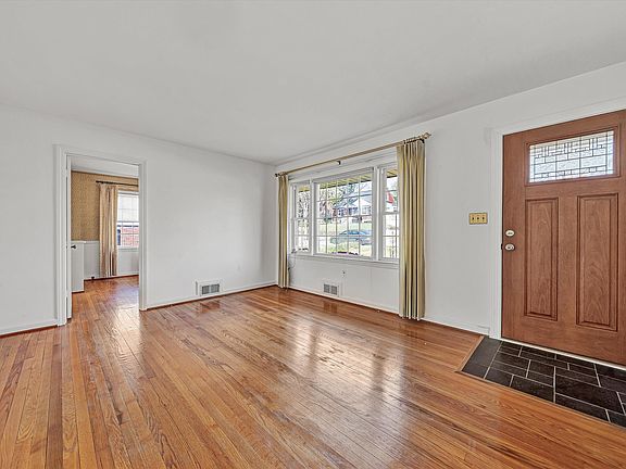 3rd image of 2779 Derwent Dr SW