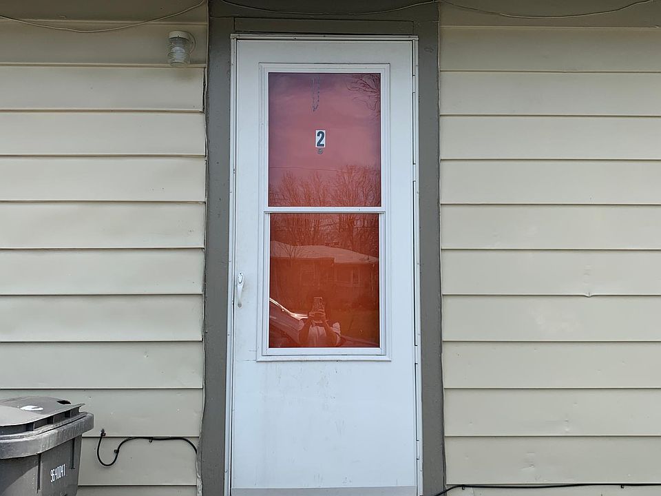 Private entrance, new roof and vinyl windows. No AC