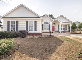 301 Meyers Lake Dr, Warner Robins, GA 31088