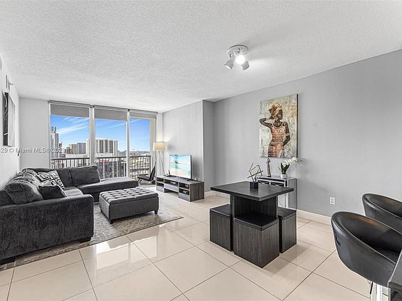 5th image of 1750 N Bayshore Dr APT 3412