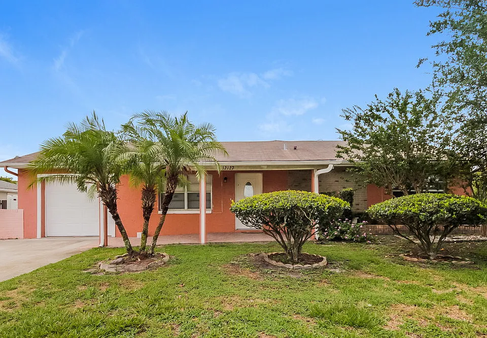 12127 Dakota Woods Ln