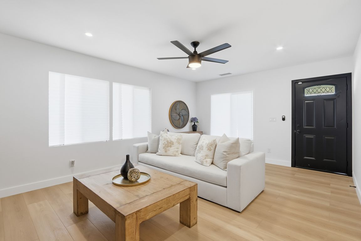 next background image