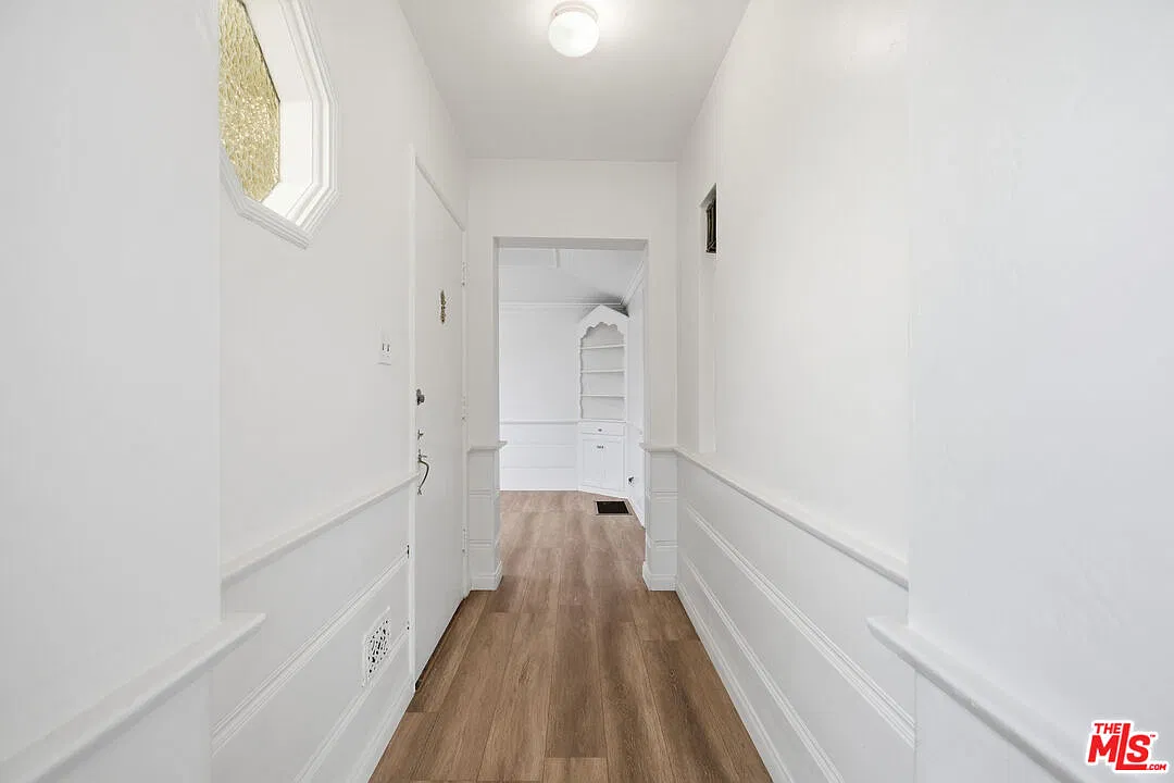 2 bed, 1.0 bath, 1104 sqft, $3,200 — Photo 4
