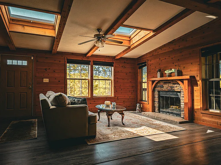 Livingroom with fireplace