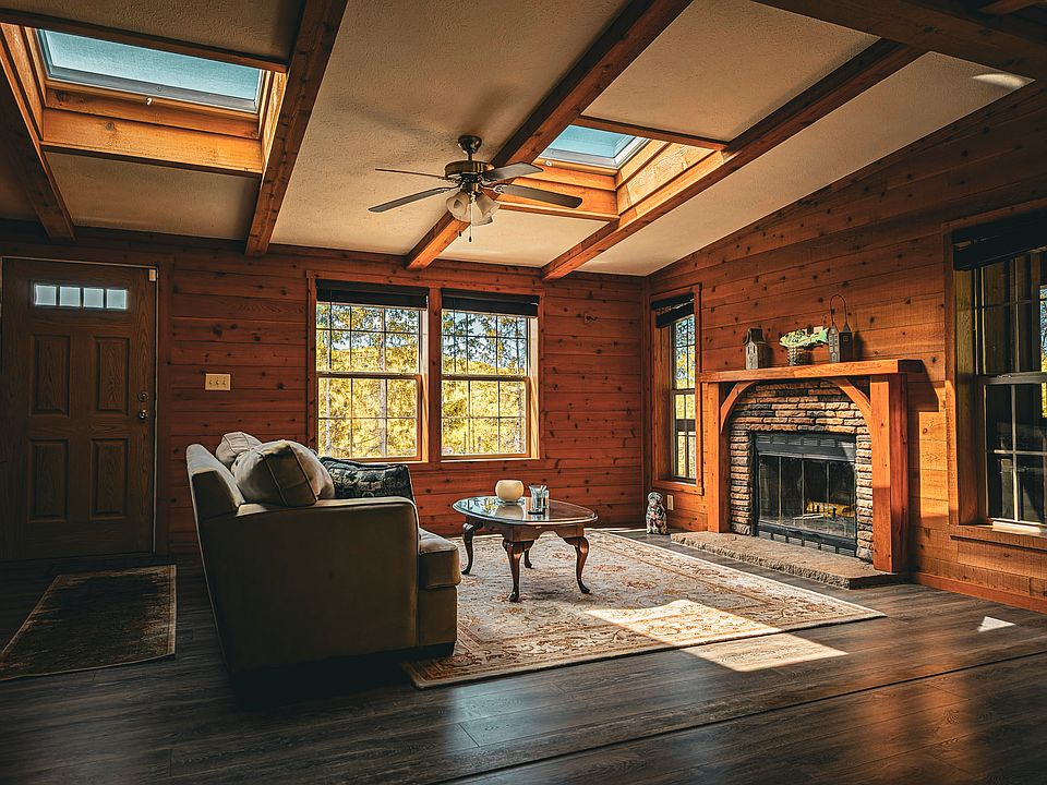 Livingroom with fireplace
