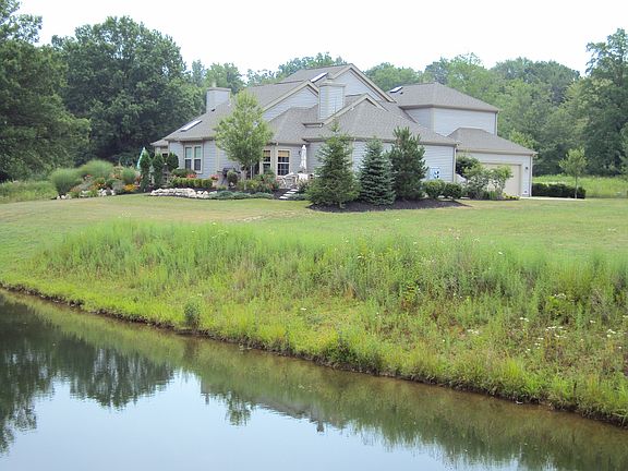 3rd image of 211 Back Bay Dr