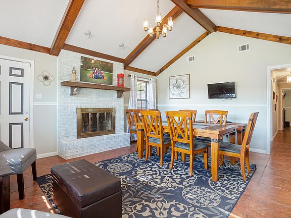 5th image of 405 Ginger Dr