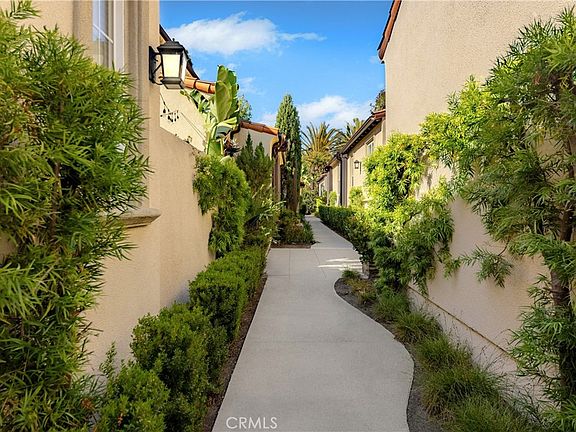 3rd image of 77 Canyoncrest