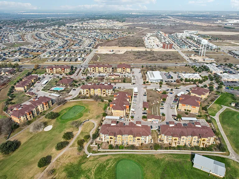 Fairway Landings at Plum Creek — Photo 33