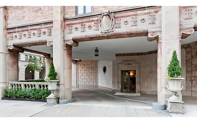 Sold by Douglas Elliman | media 21