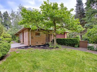 831 Eagle Cliff Rd NE, Bainbridge Island, WA 98110