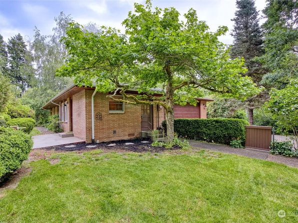 831 Eagle Cliff Road NE, Bainbridge Island, WA 98110