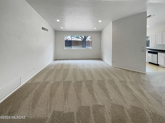 4th image of 5822 S Mahan Dr