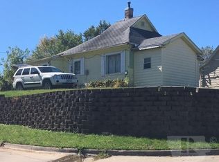 906 NE Q St, Leon, IA 50144