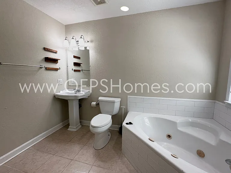 4490 Highway 87 N — Photo 17