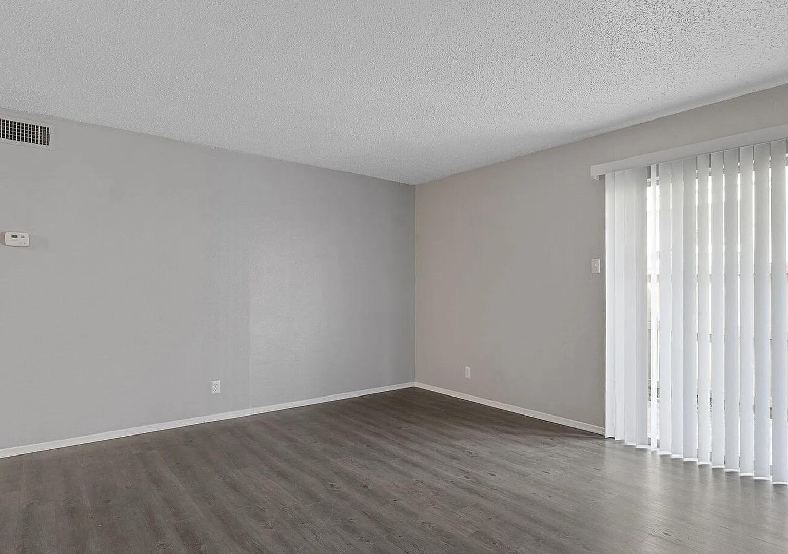 2 bed, 1000 sqft, $999 — Photo 4