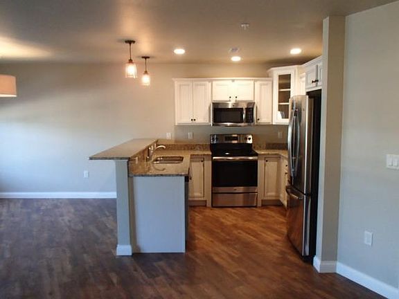 2nd image of 115 Silver Lake Plz APT 207