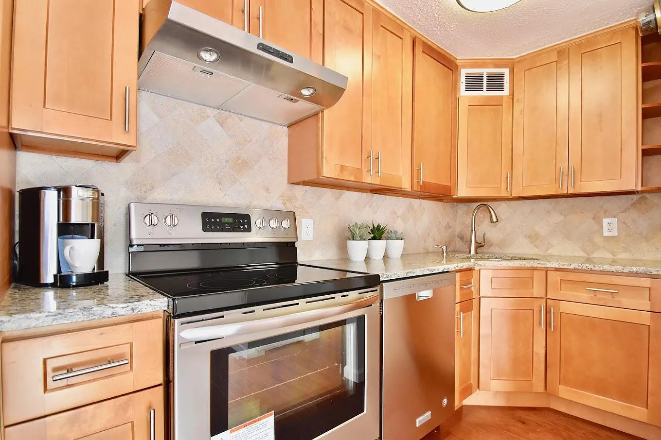 1 bed, 632 sqft, $2,100 — Photo 3