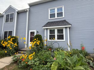 37 Pinecrest Vlg, Hopkinton, MA 01748