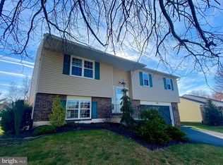 2206 Gring Dr, Wyomissing, PA 19610