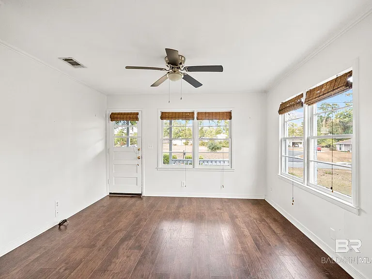 358 Pecan Ave — Photo 2