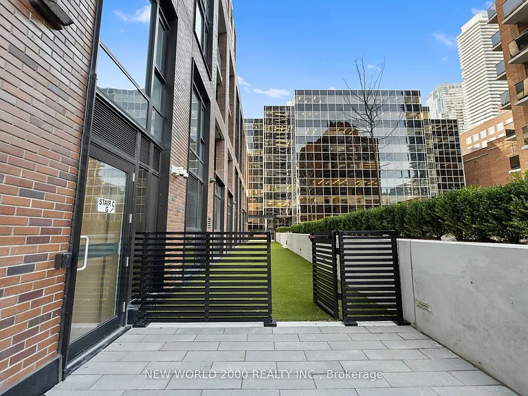 101 Roehampton Ave #411 — Photo 33