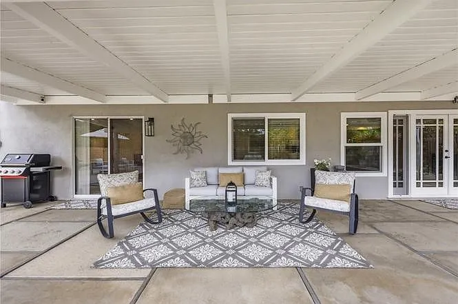 4 bed, 2241 sqft, $4,600 — Photo 3