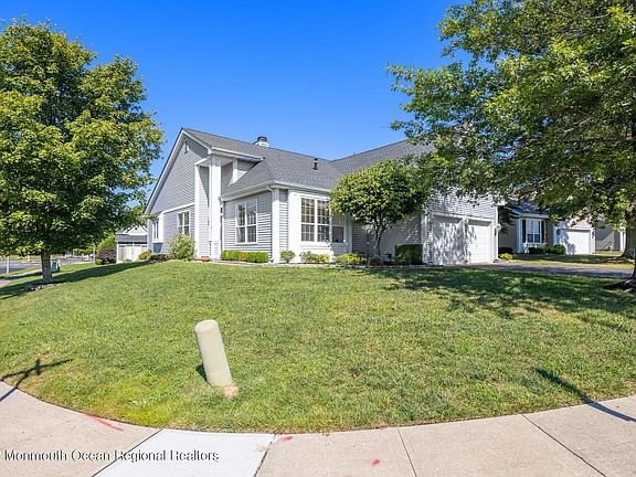 2nd image of 1 Castle Lake Ct