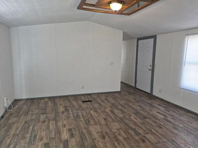 3 bed, 2.0 bath, 1216 sqft, $850 — Photo 2