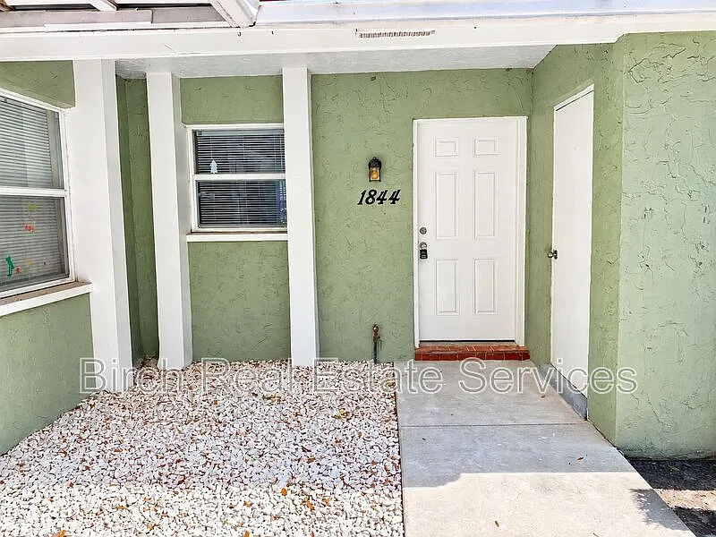 2 bed, 1.0 bath, 1038 sqft, $1,425 — Photo 2